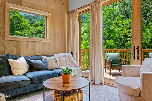 3110 Sourwood Way, Sevierville, TN 37862