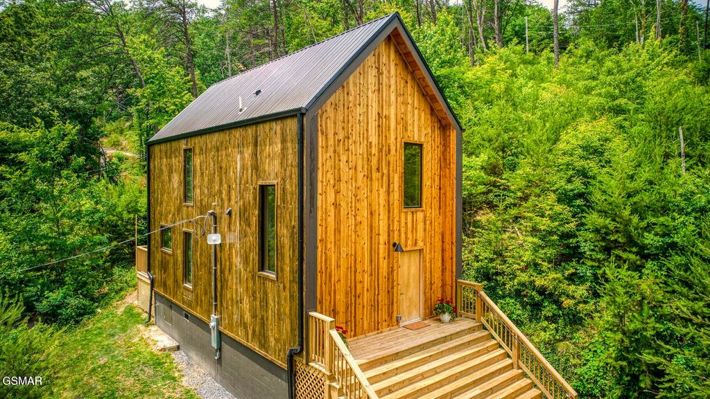 3110 Sourwood Way, Sevierville, TN 37862