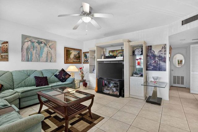 100 SE 6th Avenue 303, Pompano Beach, FL 33060