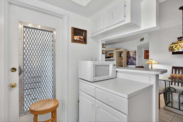 100 SE 6th Avenue 303, Pompano Beach, FL 33060