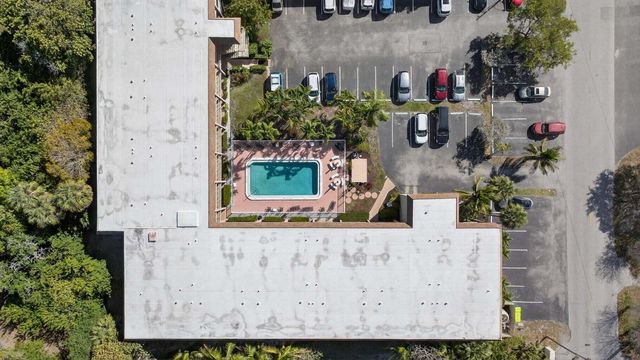 100 SE 6th Avenue 303, Pompano Beach, FL 33060