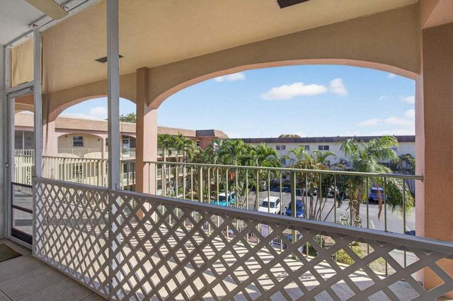 100 SE 6th Avenue 303, Pompano Beach, FL 33060