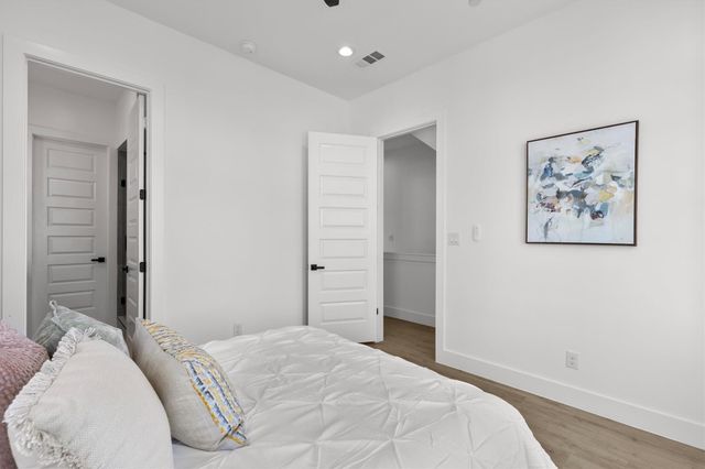 723 W 10th Street 106, Dallas, TX 75208