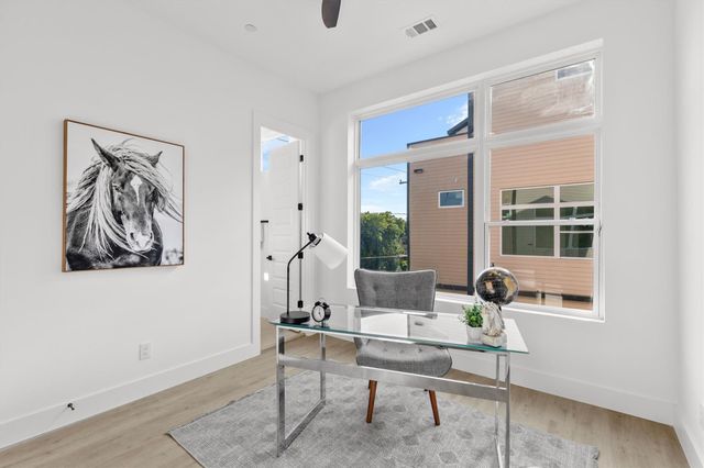 723 W 10th Street 106, Dallas, TX 75208
