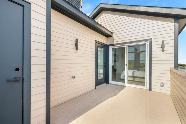 723 W 10th Street 106, Dallas, TX 75208