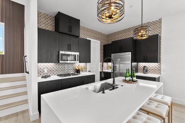 723 W 10th Street 106, Dallas, TX 75208
