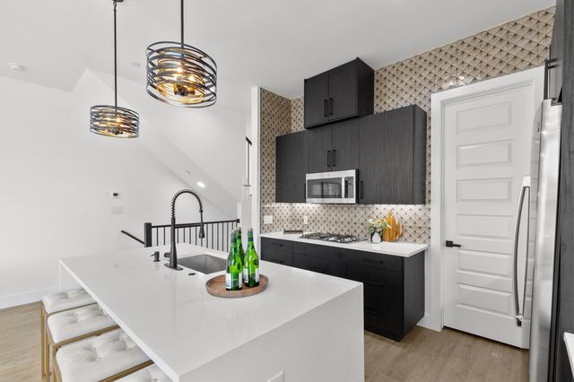 723 W 10th Street 106, Dallas, TX 75208