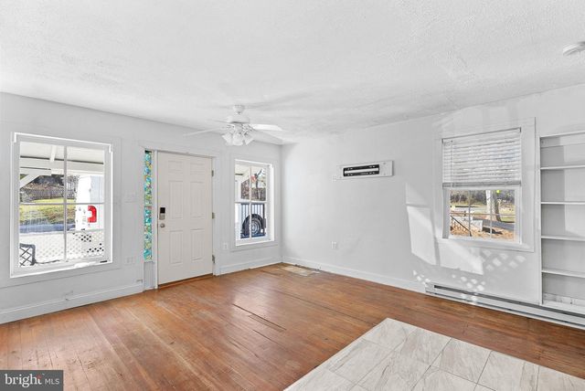31 MAIN ST, Round Hill, VA 20141