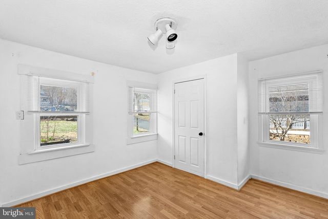 31 MAIN ST, Round Hill, VA 20141
