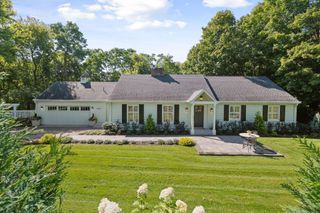 3922 Heathcote Road, Deephaven, MN 55391