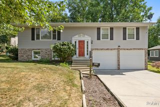 2210 Skyline Drive, Grand Rapids, MI 49504