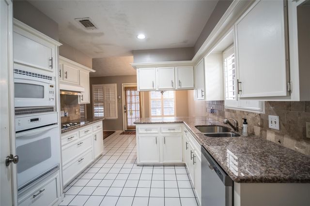 2811 Blue Meadow Circle, Sugar Land, TX 77479