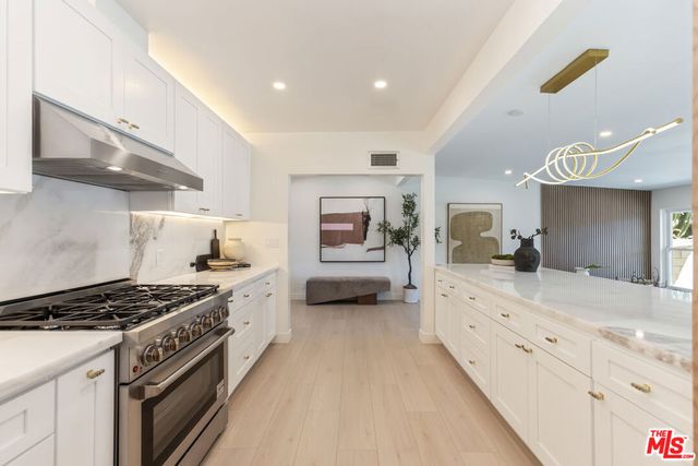 11344 Delano Street, North Hollywood, CA 91606