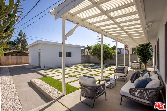 11344 Delano Street, North Hollywood, CA 91606