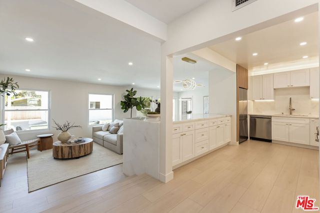 11344 Delano Street, North Hollywood, CA 91606