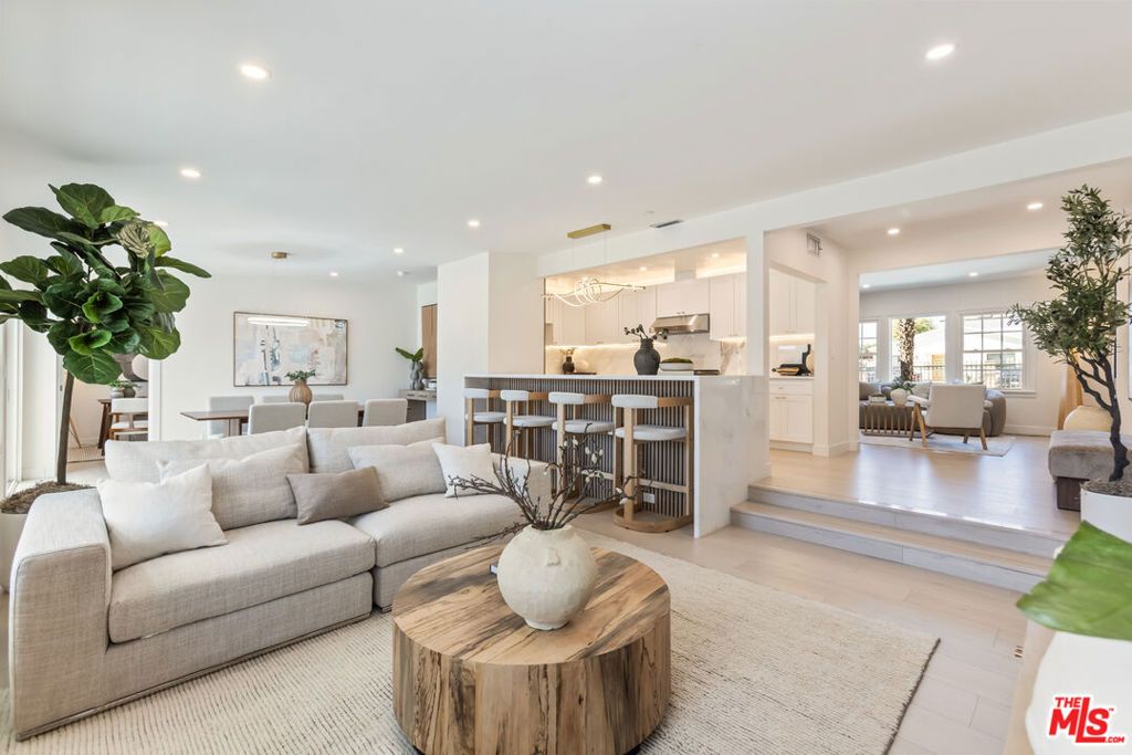 11344 Delano Street, North Hollywood, CA 91606