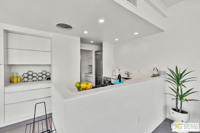 2244 E Tahquitz Canyon Way 5, Palm Springs, CA 92262