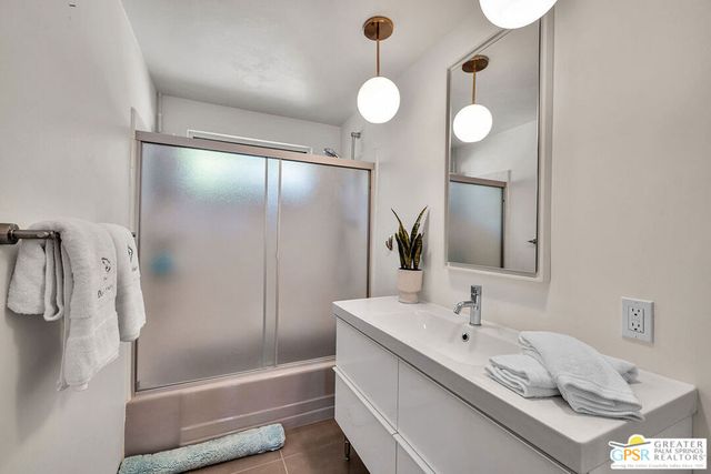 2244 E Tahquitz Canyon Way 5, Palm Springs, CA 92262