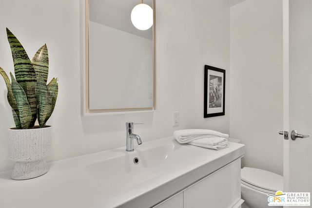 2244 E Tahquitz Canyon Way 5, Palm Springs, CA 92262