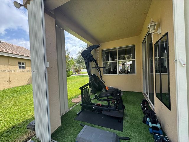 825 Falling Water Road, Weston, FL 33326