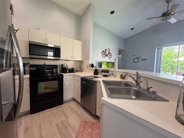 825 Falling Water Road, Weston, FL 33326