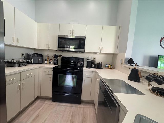 825 Falling Water Road, Weston, FL 33326