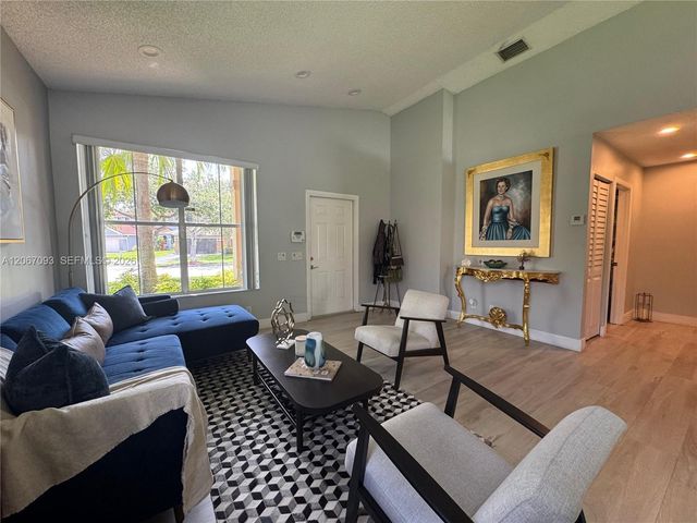 825 Falling Water Road, Weston, FL 33326