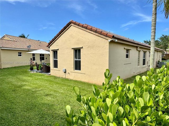 825 Falling Water Road, Weston, FL 33326