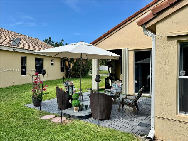 825 Falling Water Road, Weston, FL 33326