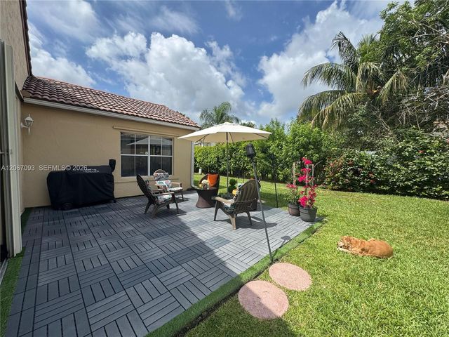 825 Falling Water Road, Weston, FL 33326