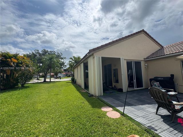825 Falling Water Road, Weston, FL 33326