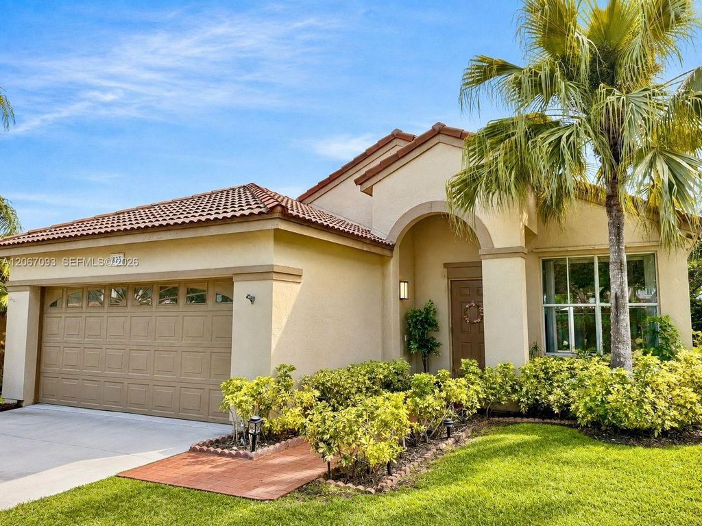 825 Falling Water Road, Weston, FL 33326