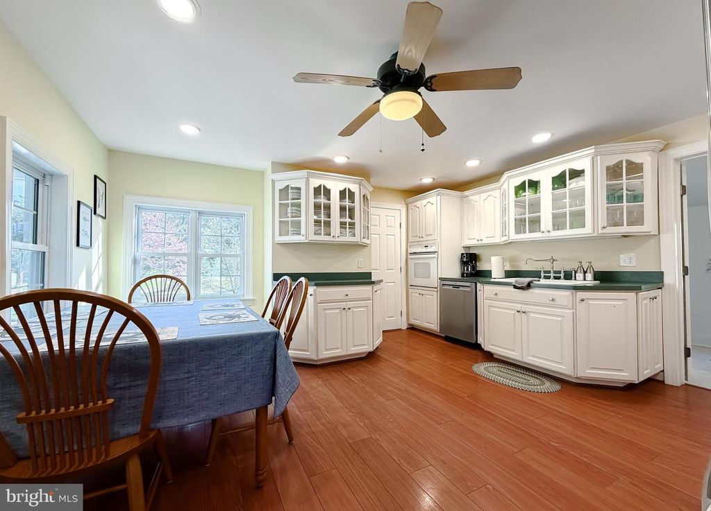 Image 10 of property listing at 21225 GEORGES LN, Avenue, MD 20609