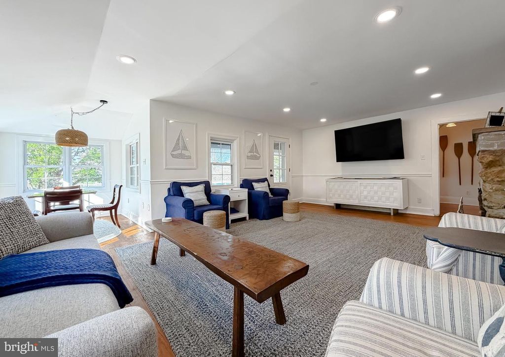 Image 11 of property listing at 21225 GEORGES LN, Avenue, MD 20609