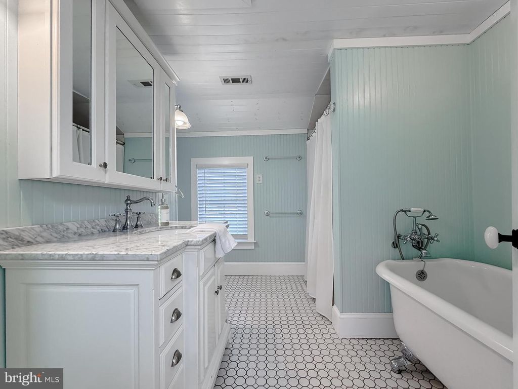 Image 29 of property listing at 21225 GEORGES LN, Avenue, MD 20609