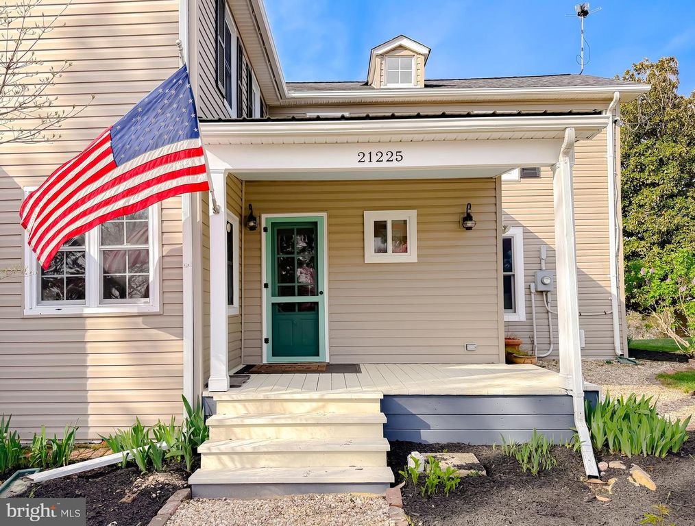 Image 6 of property listing at 21225 GEORGES LN, Avenue, MD 20609