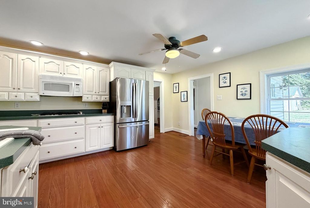 Image 8 of property listing at 21225 GEORGES LN, Avenue, MD 20609