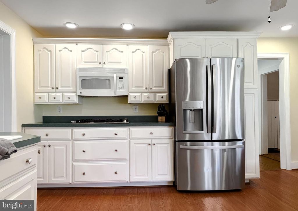 Image 9 of property listing at 21225 GEORGES LN, Avenue, MD 20609