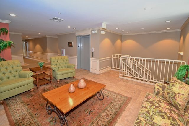 1 Powder Mill Square 107, Andover, MA 01810