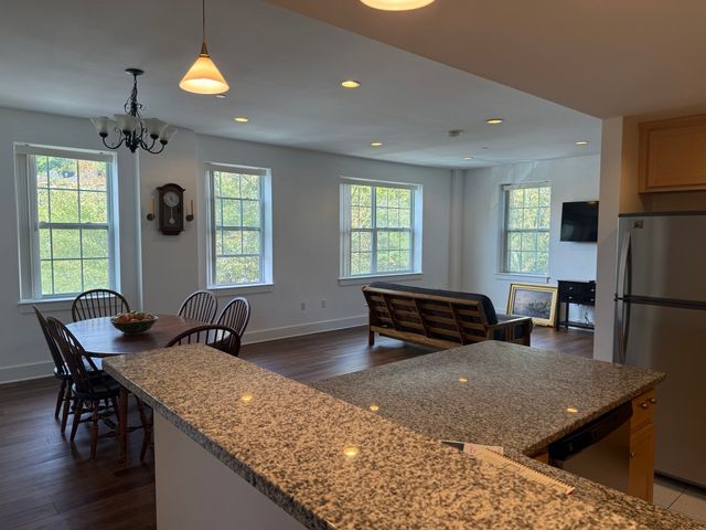 1 Powder Mill Square 107, Andover, MA 01810