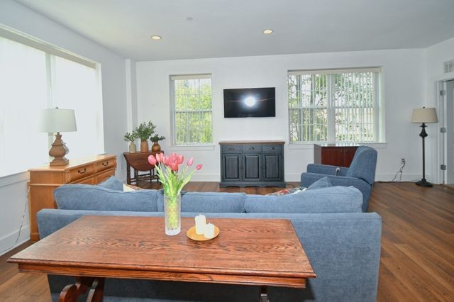1 Powder Mill Square 107, Andover, MA 01810