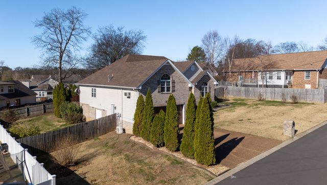 402 Bryn Mawr Cir, Gallatin, TN 37066