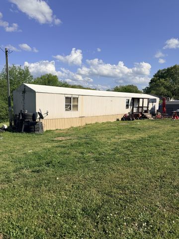 940 N Brace Rd, Summertown, TN 38483