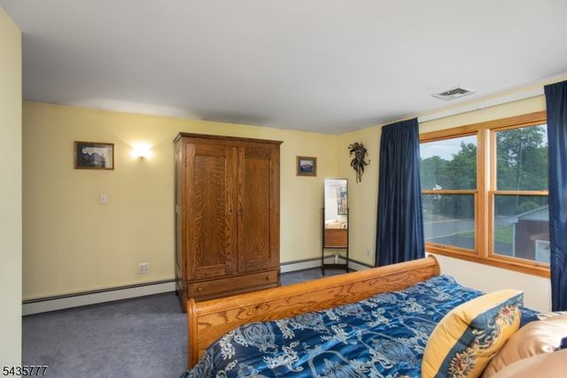 142 Mountain Pkwy, Green Brook Twp., NJ 08812
