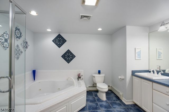 142 Mountain Pkwy, Green Brook Twp., NJ 08812
