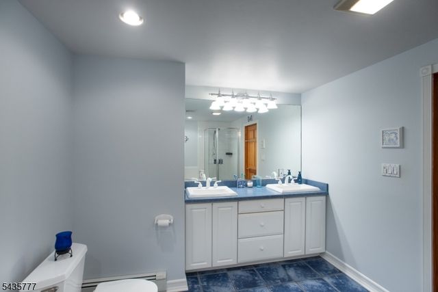 142 Mountain Pkwy, Green Brook Twp., NJ 08812