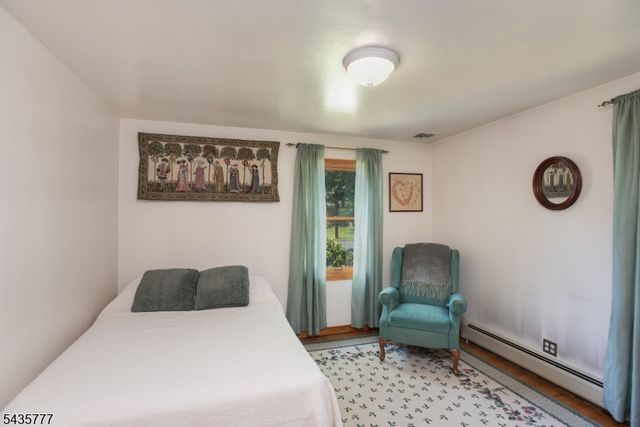142 Mountain Pkwy, Green Brook Twp., NJ 08812