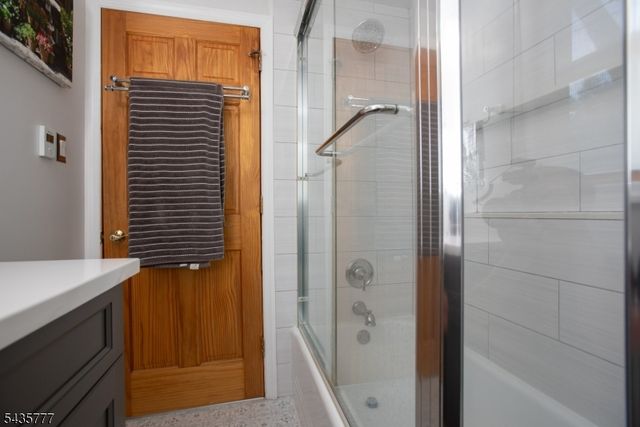 142 Mountain Pkwy, Green Brook Twp., NJ 08812