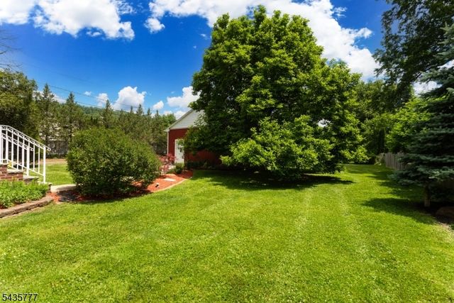 142 Mountain Pkwy, Green Brook Twp., NJ 08812