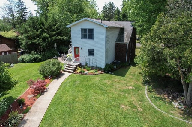142 Mountain Pkwy, Green Brook Twp., NJ 08812
